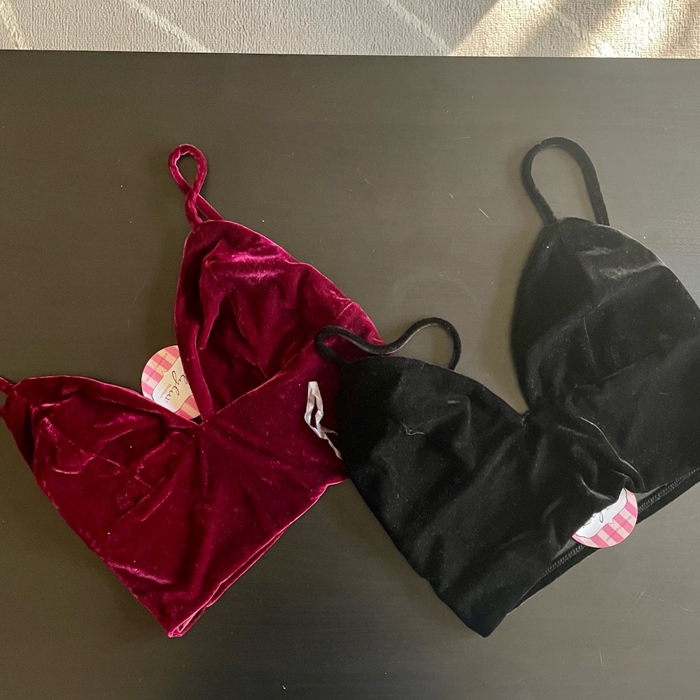 2 NWT velvet crop tops🖤❤️